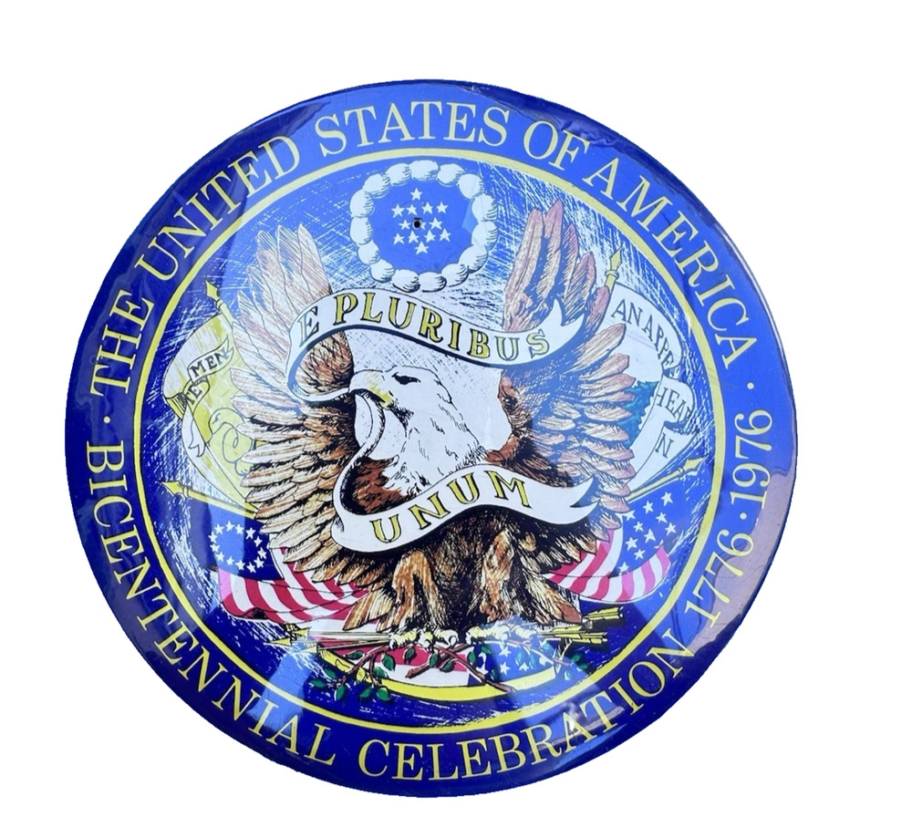 Vintage USA 1776- 1976 Bicentennial Celebration Pin Back Button Wall Plaque
